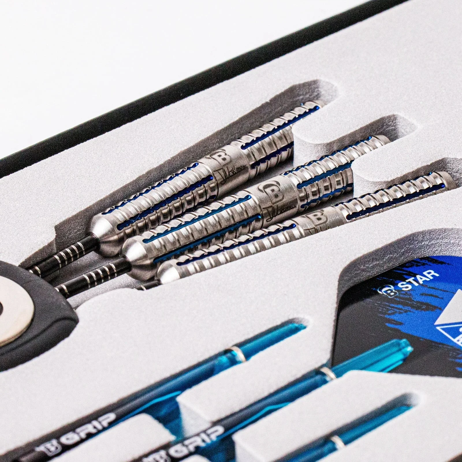 Bulls Jermaine Wattimena G2 22g Steel Tip Darts - Image 3
